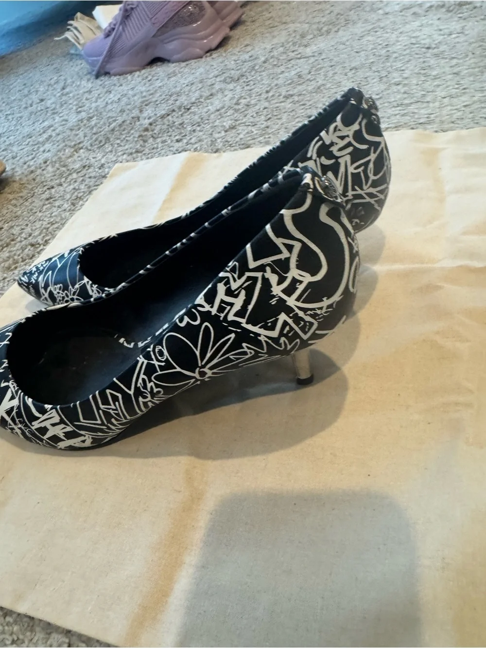 Michael Kors Black & White Graphic Pointed-Toe Pumps